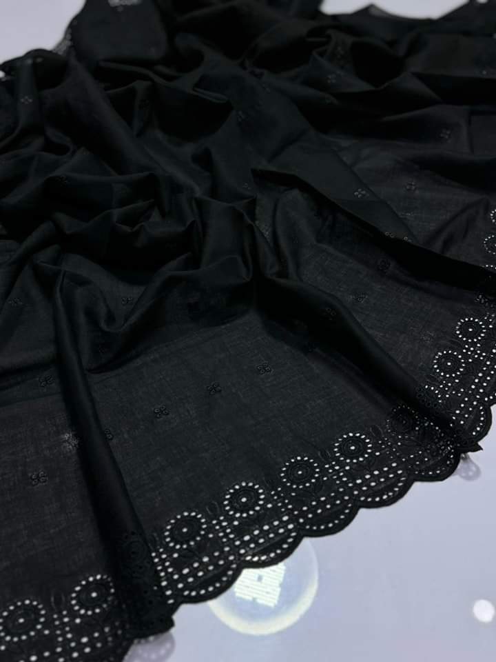 Black lawn chicken shawl