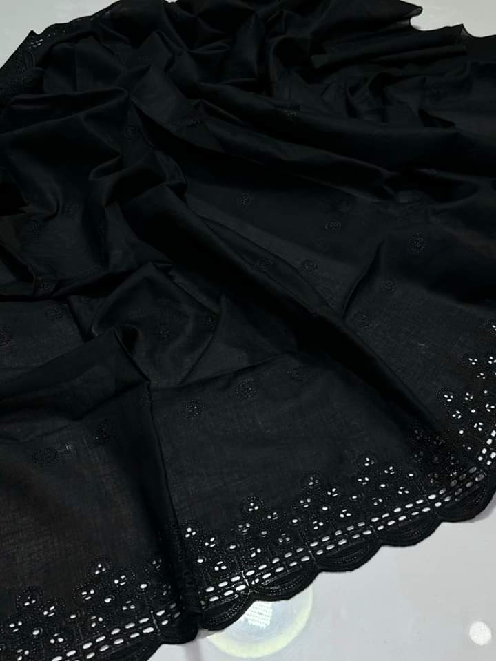 Black lawn chicken shawl